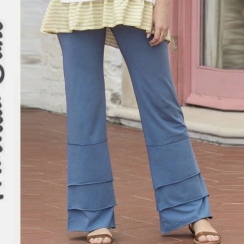 NWOT Matilda Jane Finn Pants, size Medium